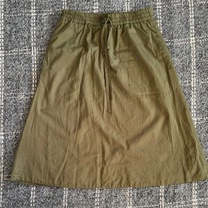 Madewell A-Line Skirt in Olive Green 100% Cotton. Has pockets!